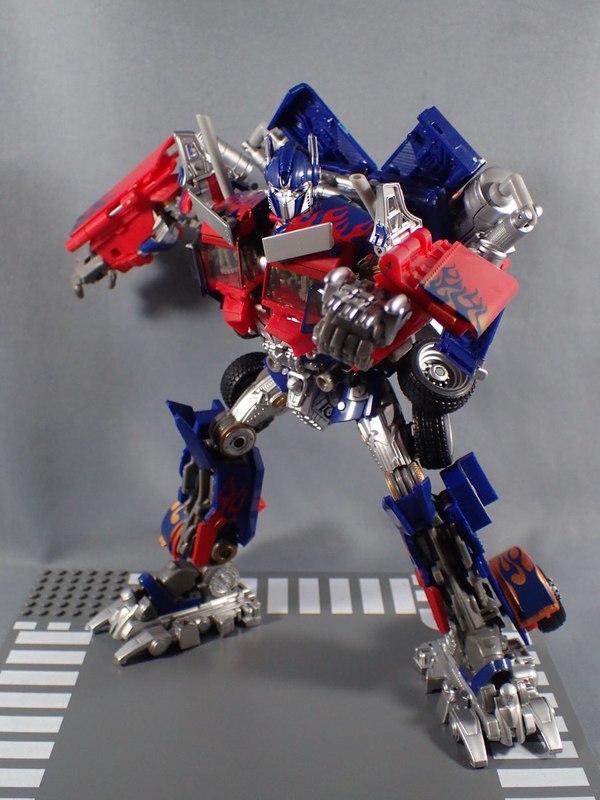 MB 11 Optimus Prime Takara Movie The Best In Hand Images  (9 of 17)